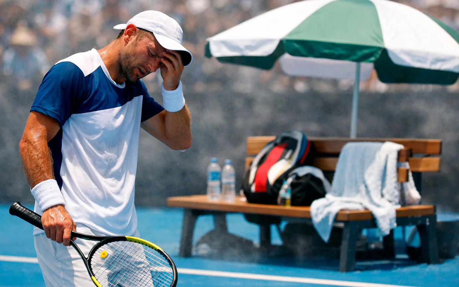 Tennisspieler unter australischer Sonne bei extremer Hitze